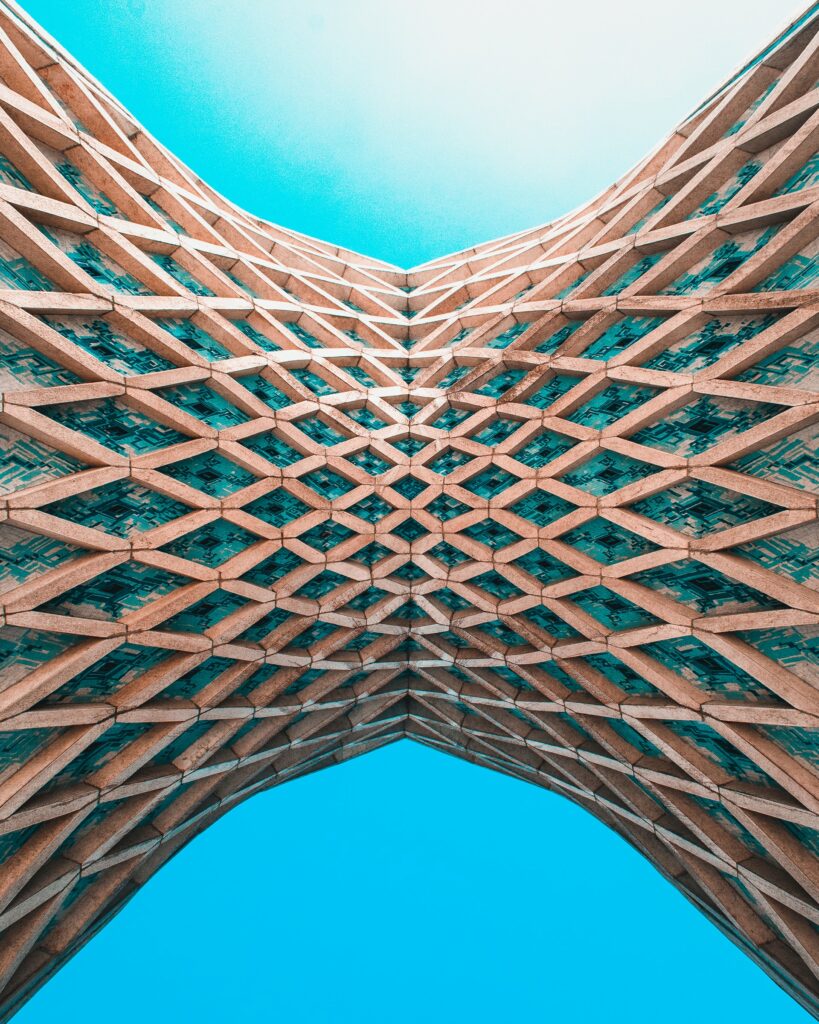 Building and Blue Sky © Sam Moqadam on Unsplash